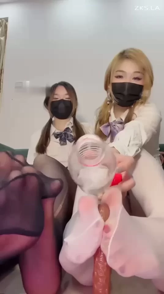 甜心教主 双人超薄黑丝 白丝 运动鞋 羞辱 假鸡鸡 [1V-1.90GB]