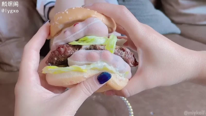 足式汉堡 白丝玉足汉堡先塞我嘴里尝一尝是什么味道的 [1-200MB]