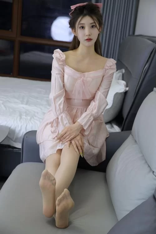 绮梦摄影-婷婷-可爱连衣裙肉丝美腿[330P1V-2.2G百度网盘] [330P1V-2.2GB]