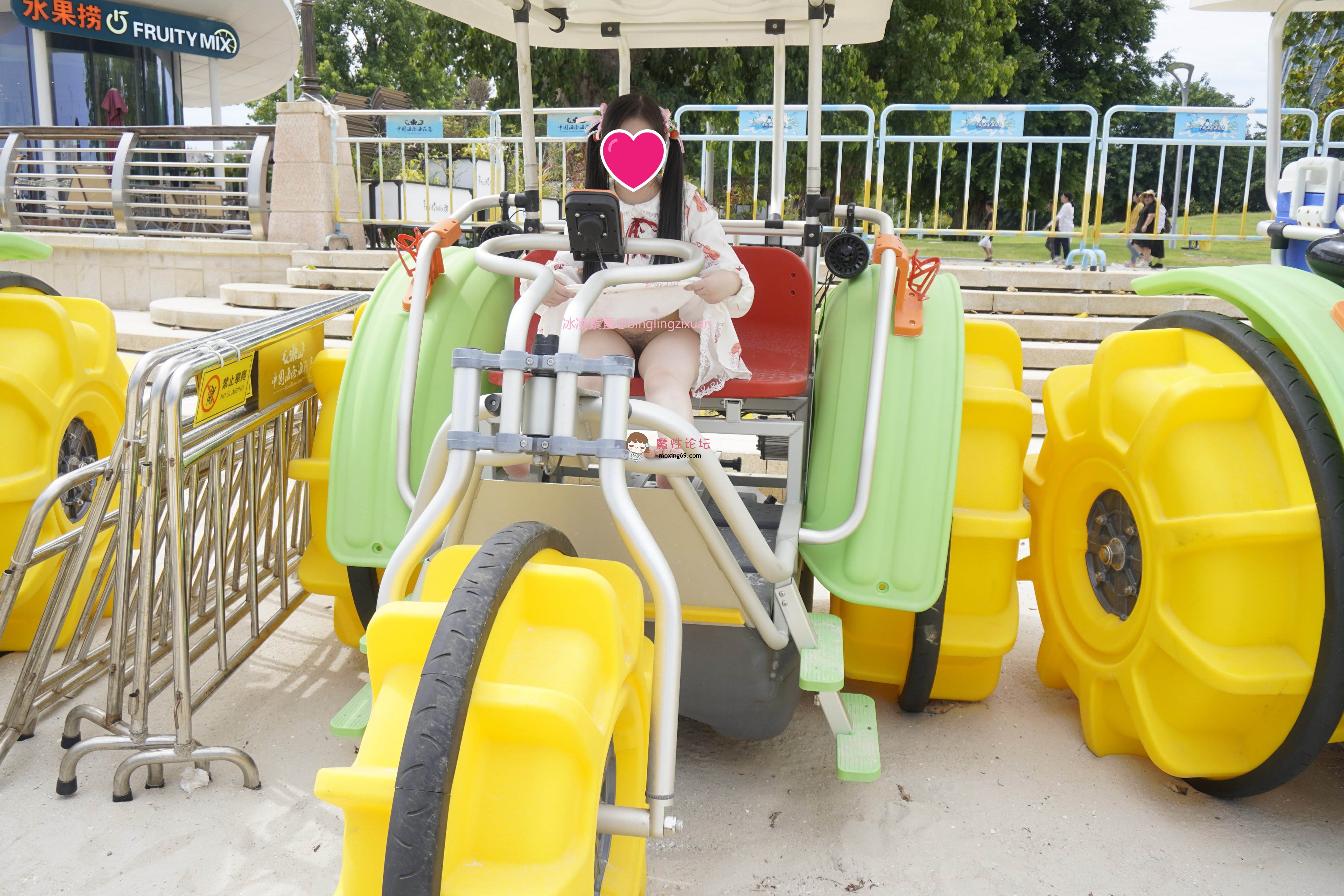 国产自拍清纯母狗小萝莉《冰凌紫萱》JK小萝莉竟被黑鬼爆操？直呼暴殄天物！清纯小萝莉3P被大黑屌抱起来操[1V3060M][BT]