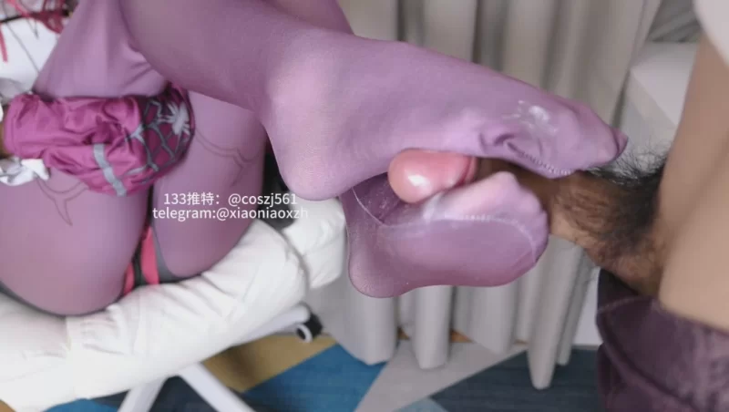 铃木美咲cos崩坏星穹铁道卡妈，紫袜足交套鸡榨精 [1v-1.22g]