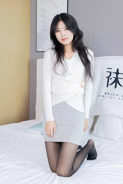 袜啵啵-奶油-包臀裙板鞋厚肉丝、黑丝美腿 [145p1v-1.6GB]