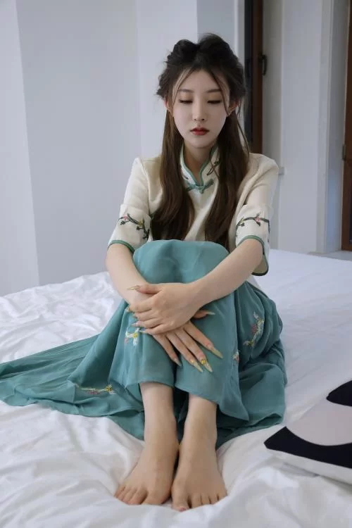 绮梦摄影-婷婷-可爱古风裸足美腿[330P1V-2.4G百度网盘] [330p1v-2.4g]