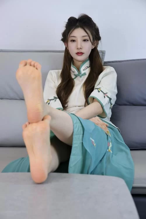 绮梦摄影-婷婷-可爱古风裸足美腿[330P1V-2.4G百度网盘] [330p1v-2.4g]