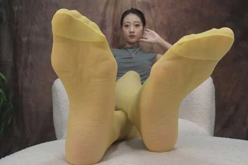 果果guoguo-热裤展示了她性感的38码丝脚[1V-1.2G百度网盘] [1V-1.2GB]