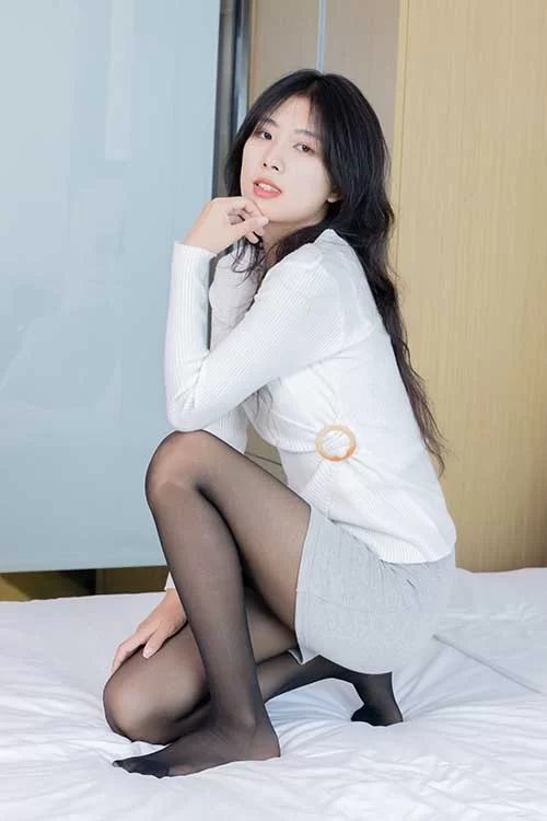 袜啵啵-奶油-包臀裙板鞋厚肉丝、黑丝美腿 [145p1v-1.6GB]