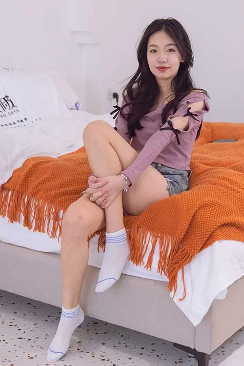 袜啵啵-小甜豆-长靴白棉袜、裸足 [140p1v-1.35g]