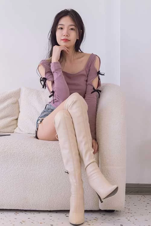 袜啵啵-小甜豆-长靴白棉袜、裸足 [140p1v-1.35g]