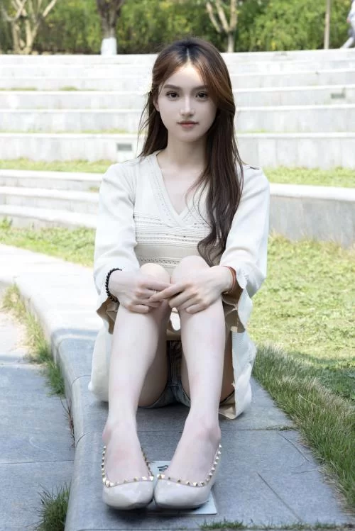 她们印象-南希-性感包臀裙平底鞋裸足 [135p1v-580m]