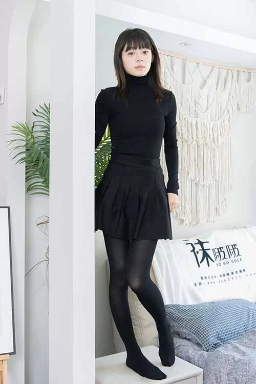 袜啵啵-糯米-超短裙皮鞋、厚黑丝[140P+1V 1.8G百度网盘] [140p1v-1.8GB]