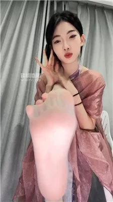 玩物《第一视角》《千千》破洞丝袜裸足炸 250710 [2v-171m]