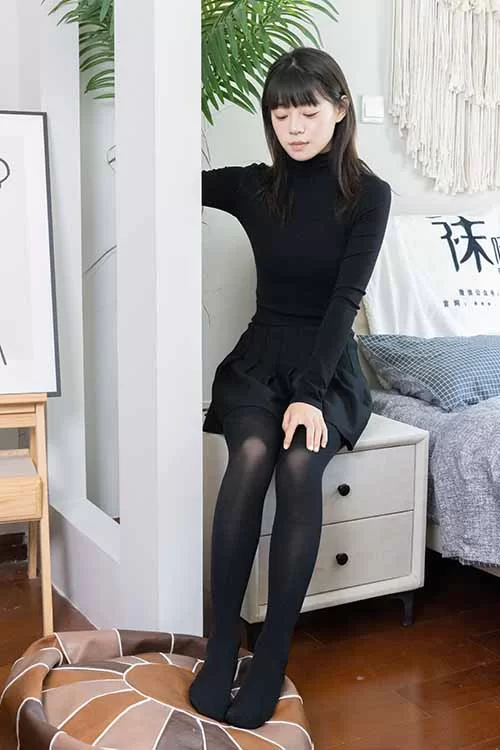 袜啵啵-糯米-超短裙皮鞋、厚黑丝[140P+1V 1.8G百度网盘] [140p1v-1.8GB]