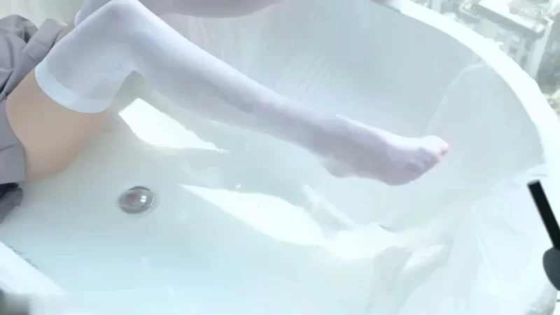 赤西夜夜 – 初音少女水手服 美少女与并存 [1V-1.67GB]