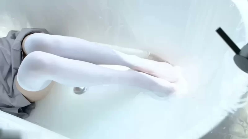 赤西夜夜 – 初音少女水手服 美少女与并存 [1V-1.67GB]