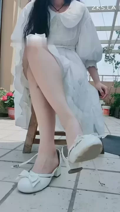 库洛莓莓sama 室外脏鞋底及裸足第一视角倒计时释放 [1V-1.26GB]