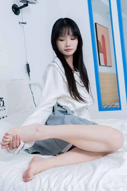 袜啵啵-甜甜圈-高跟凉鞋、厚白丝裸足[150P-1V-1.8G百度网盘] [150p1v-1.8GB]