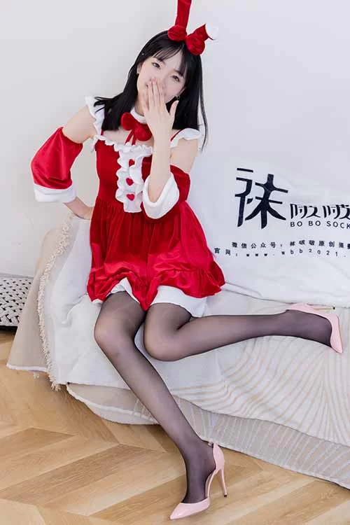 袜啵啵-小甜豆-圣诞短裙高跟鞋、油亮肉丝黑丝 [188p1v-1.8GB]
