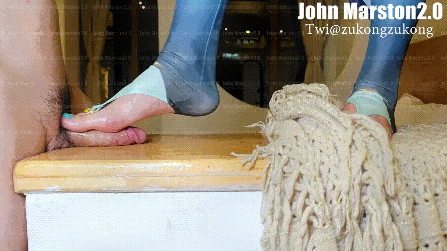 足控大师《johnmarston2.0》玩弄各种COSER妹妹骚脚 [139V-57GB]