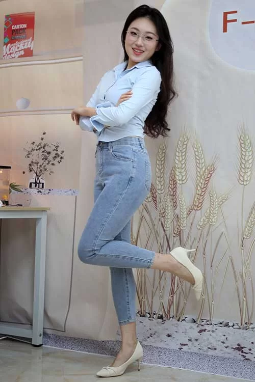 初夏女神-环环~牛仔裤里丝高跟美腿 [100P1V 632M百度网盘] [100p1v-632m]