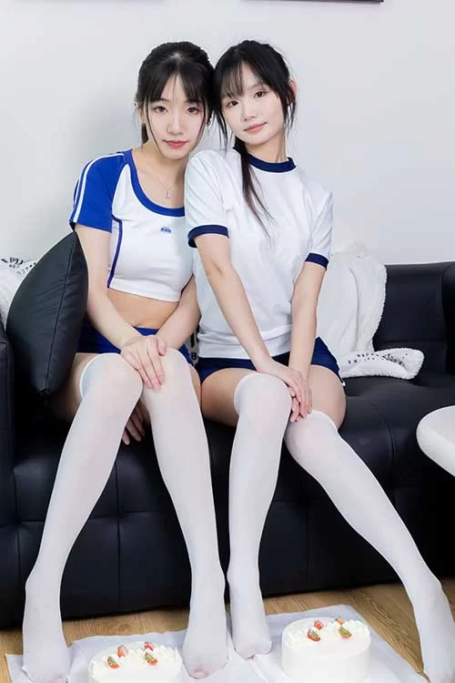 袜啵啵-小甜豆甜甜圈-运动鞋、厚白丝大腿袜裸足 [177p1v-1.9g]