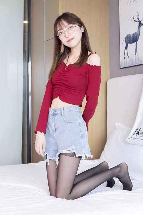 袜啵啵-稚予-高跟鞋热裤黑丝、挑鞋[140P-1V-1.3G百度网盘] [140p1v-1.3g]