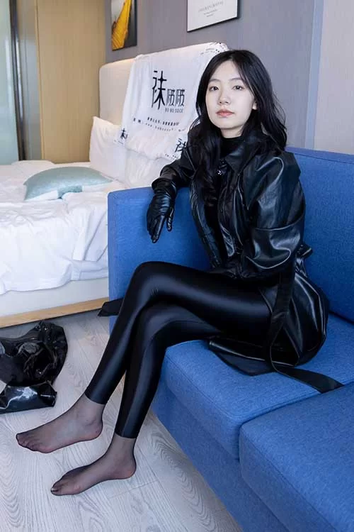 袜啵啵-小甜豆-高跟长靴黑丝、皮衣连体衣裤里丝 [140p1v-1.5GB]