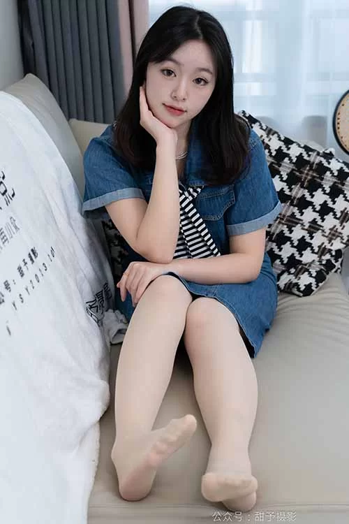甜予摄影-小葵-牛仔裙白棉袜、薄肉丝 [130p1v-1.8g]