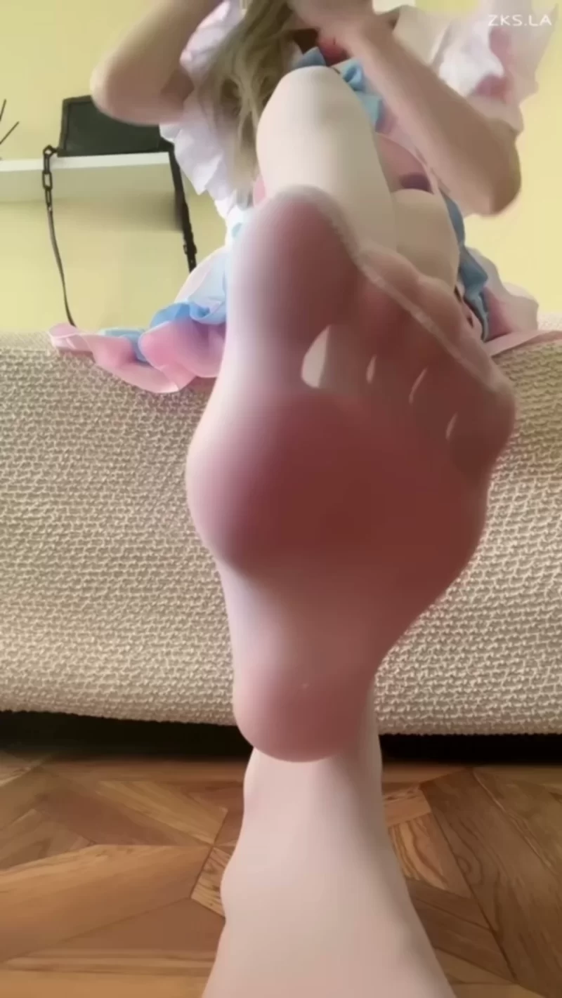 观音大人 - 肉丝 女仆装 羞辱 红绿灯 撸管指挥 模拟足交 [1V-1.21GB]