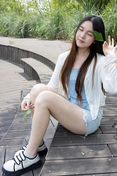 她们印象-金麦-户外热裤棉袜裸足[185P1V1.2G百度网盘] [185p1v-1.2GB]