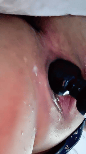 国产《妈妈驿站》P2丰乳肥臀小妹放飞自我情趣制服口球电击黑牛跳弹狂震喷7月6-23