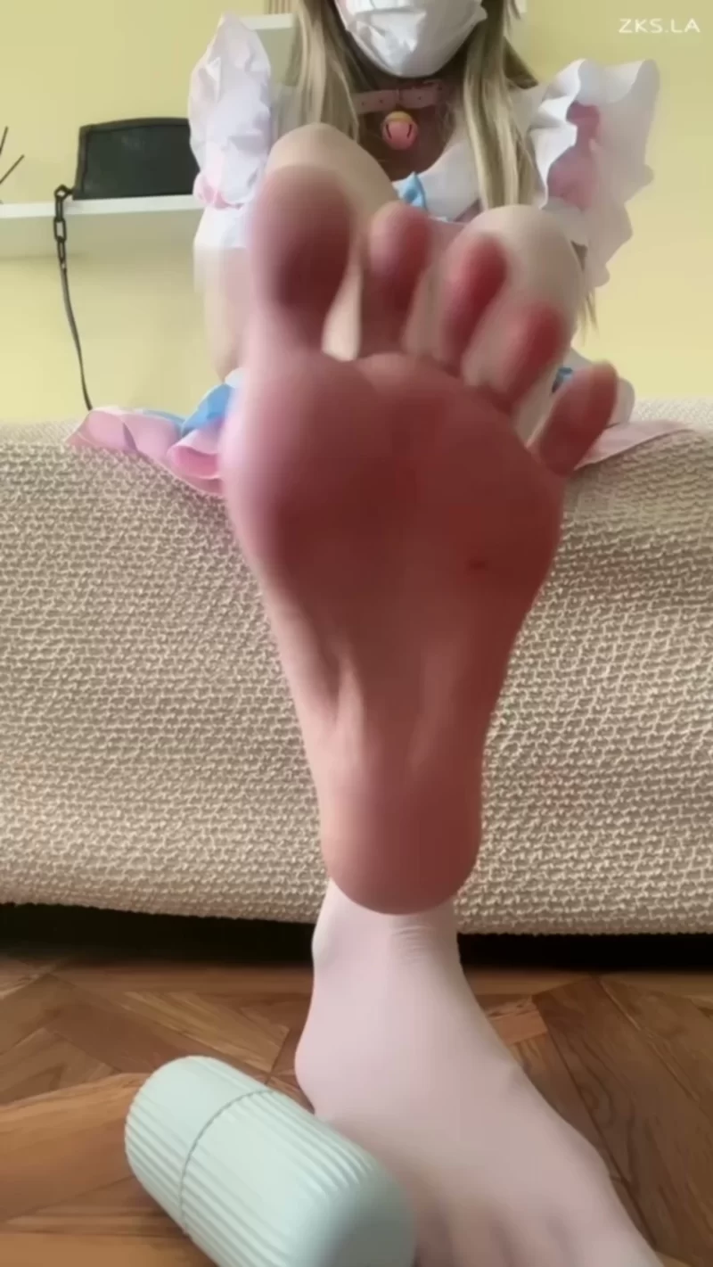 观音大人 - 肉丝 女仆装 羞辱 红绿灯 撸管指挥 模拟足交 [1V-1.21GB]