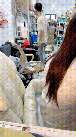 国产《妈妈驿站》P2丰乳肥臀小妹放飞自我情趣制服口球电击黑牛跳弹狂震喷7月6-23