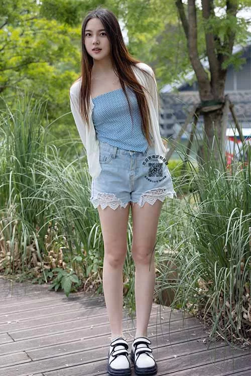 她们印象-金麦-户外热裤棉袜裸足[185P1V1.2G百度网盘] [185p1v-1.2GB]