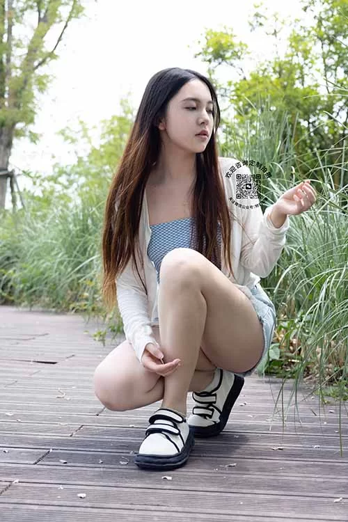 她们印象-金麦-户外热裤棉袜裸足[185P1V1.2G百度网盘] [185p1v-1.2GB]