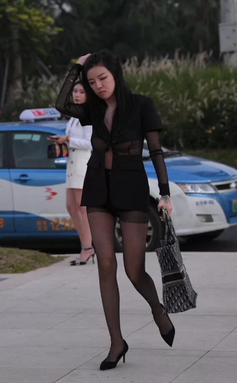 《街拍摄影》黑丝高跟鞋美女 [102P-2.46GB]