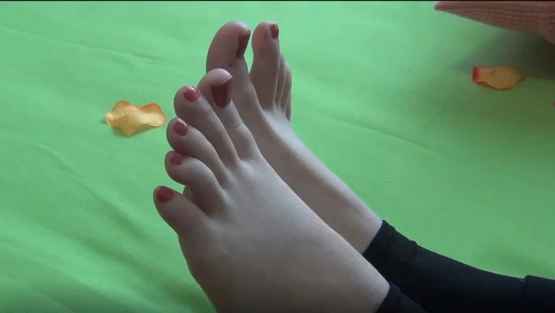 《赤足视频出品》踩脚裤与红甲长脚趾 [1V-750MB]