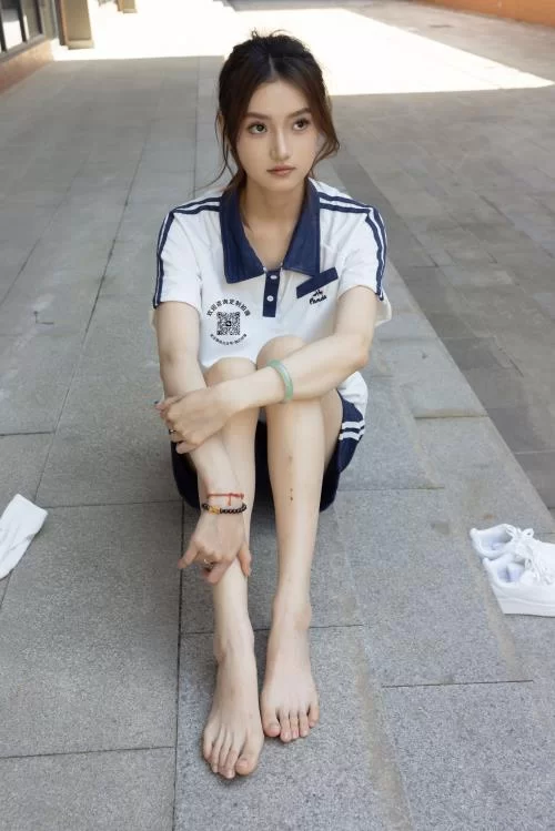 她们印象-南希-校服短裤棉袜裸足[155P1V1.2G百度网盘] [155p1v-1.2GB]