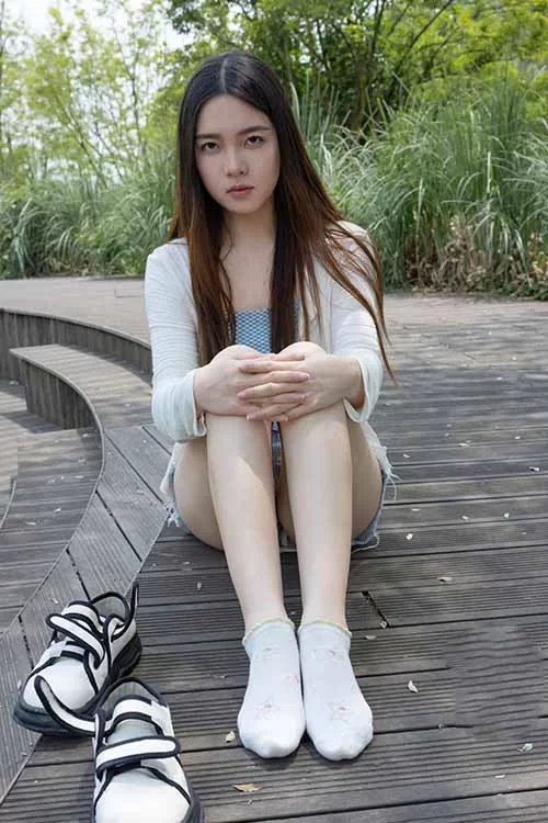 她们印象-金麦-户外热裤棉袜裸足[185P1V1.2G百度网盘] [185p1v-1.2GB]