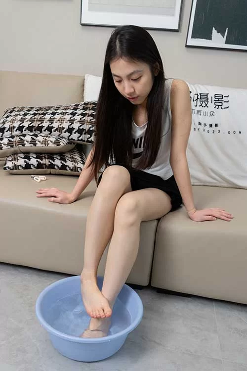 甜予摄影-诺诺-凉鞋、棉袜裸足、泡脚剪指甲剧情 [134p1v-1.4GB]