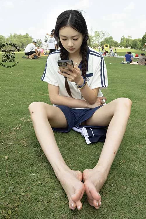 她们印象-小鸣-户外短裤棉袜裸足[163P1V-1.4G百度网盘] [163p1v-1.4GB]