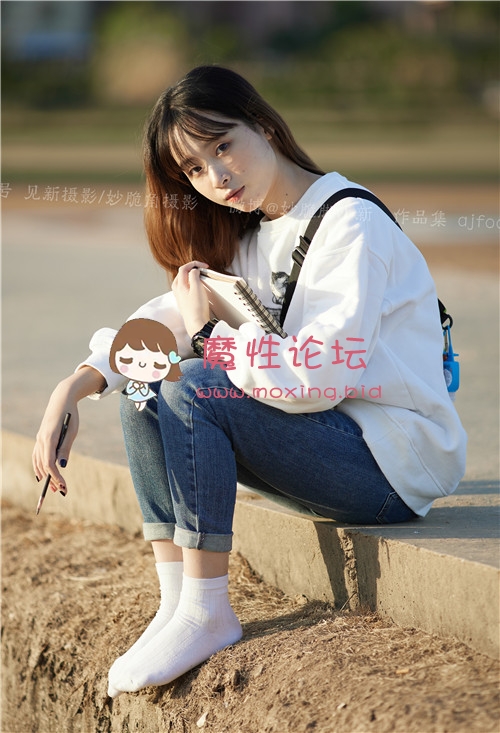 [见新摄影]-追赶落日余晖的逆光少女[133P+1V／948M百度网盘]