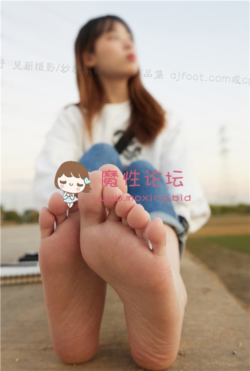 [见新摄影]-追赶落日余晖的逆光少女[133P+1V／948M百度网盘]