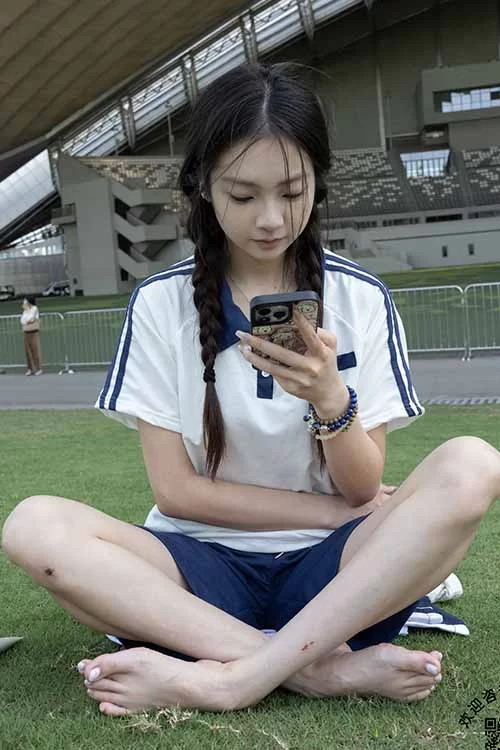 她们印象-小鸣-户外短裤棉袜裸足[163P1V-1.4G百度网盘] [163p1v-1.4GB]