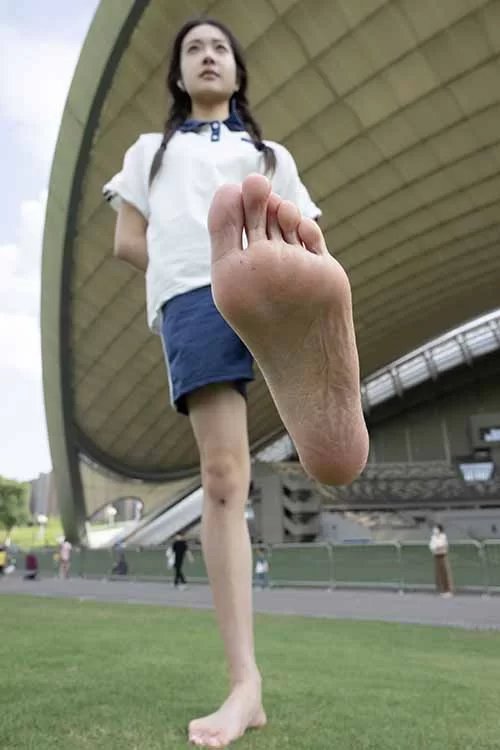 她们印象-小鸣-户外短裤棉袜裸足[163P1V-1.4G百度网盘] [163p1v-1.4GB]