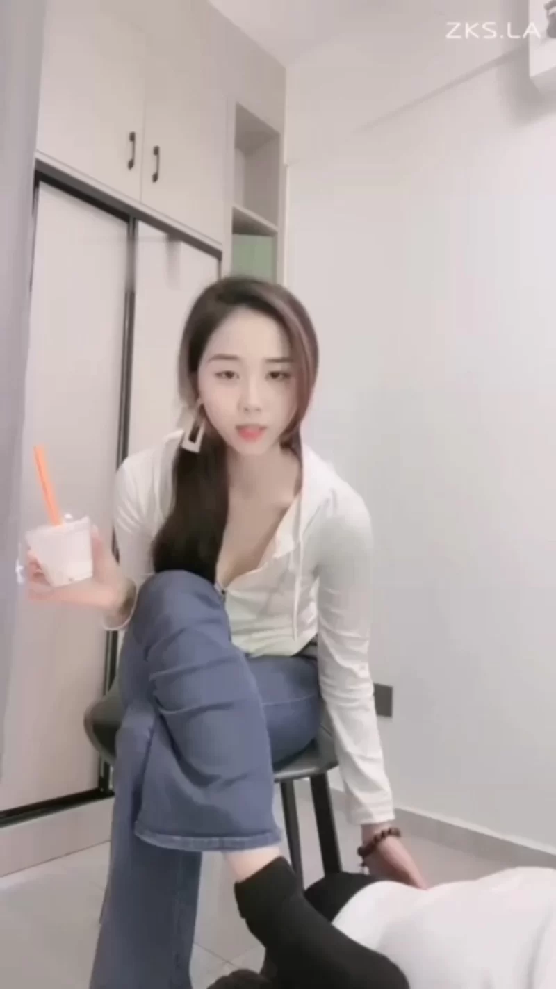 九莲TJ：嘴喂食运动鞋棉袜踩狗口水浓痰鞋底钻胯骑狗背 [1V-1.74GB]