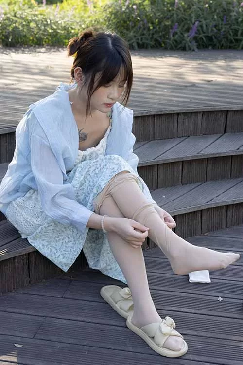 她们印象-小点心-连衣裙白棉袜裸足[174P1V-1.4G百度网盘] [174p1v-1.4GB]