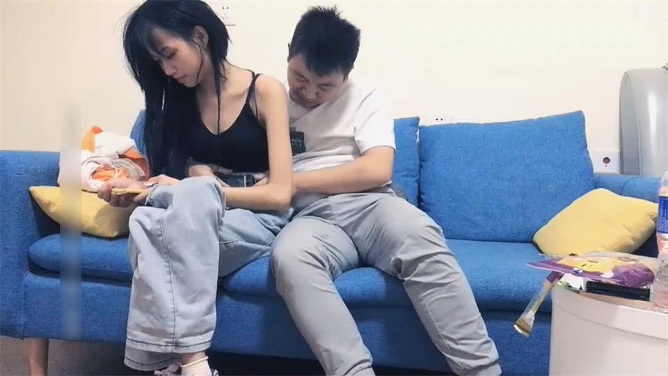 剧情约会00后萌萌小美女 脱掉外衣里面是黑丝奶罩粉色内裤苗条大长腿立马肉肉情欲沸腾欣赏抠逼大力耸动抽插[2V 2033 MB] [BT]