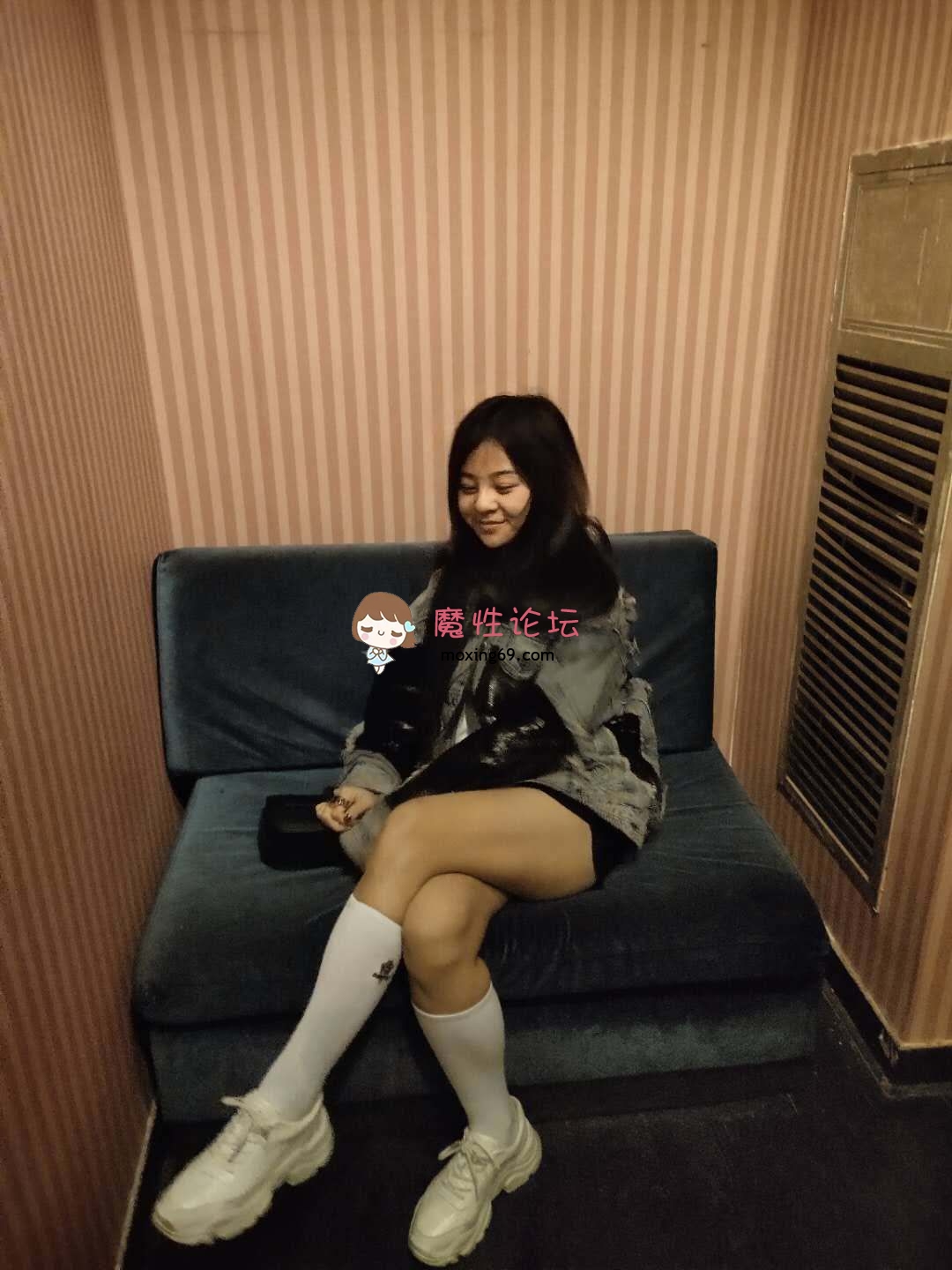 国产《胡子哥》PUA约炮调教大神，学生人妻少妇沦为性奴为他舔屁眼[324V136GB][百度网盘]