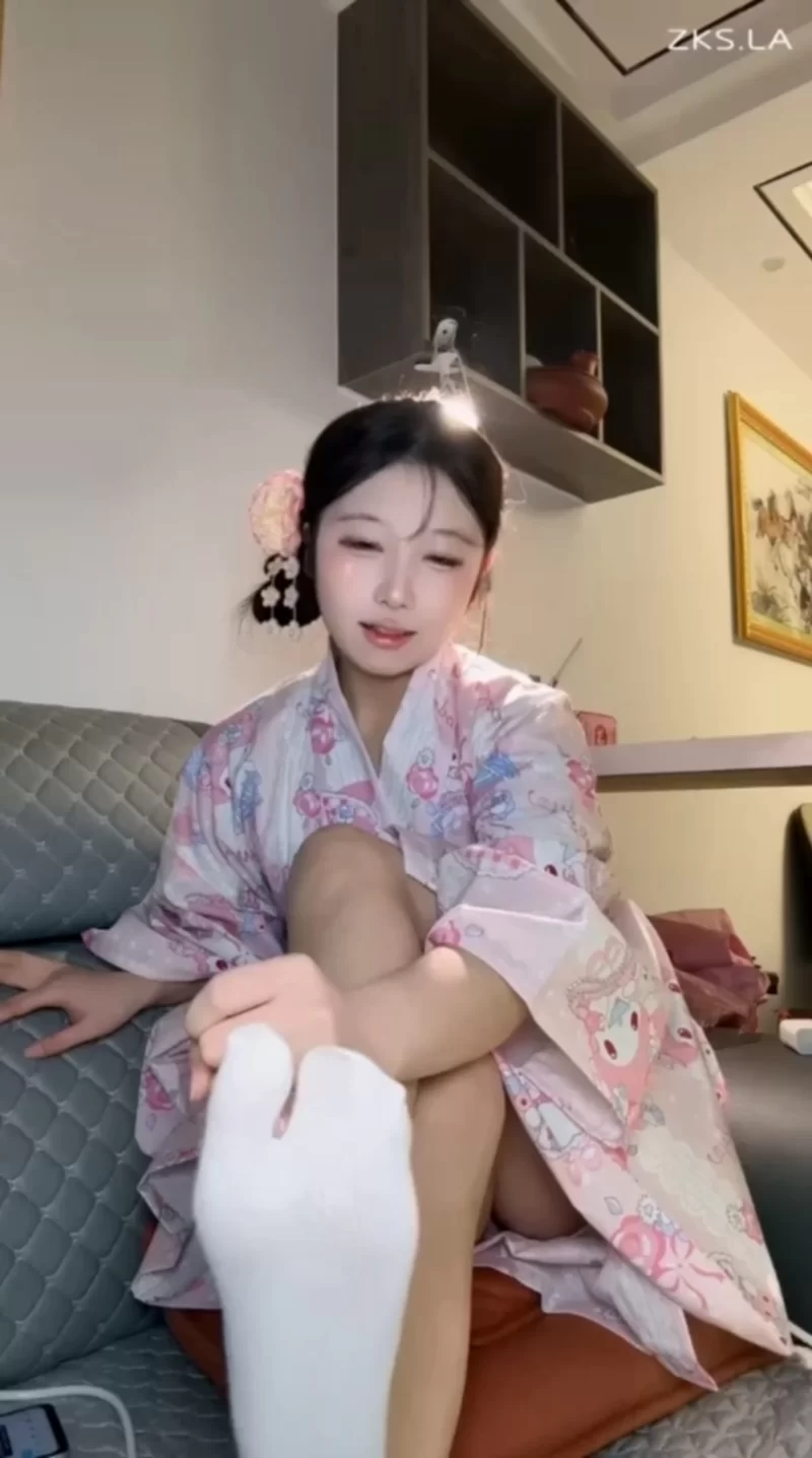 幼斯酱葱 - 红绿灯嫌弃脸足交榨精神明少女拯救淫魔涩犬 [1V-1.70GB]