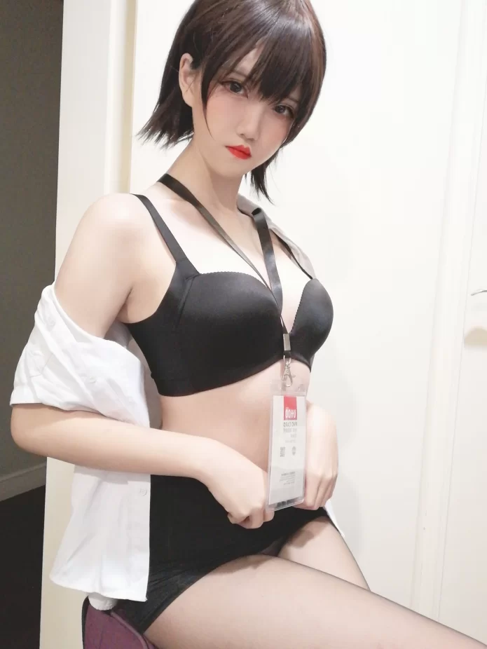阿薰kaOri_黑丝OL [45P+2V] [45P+2V-350m]